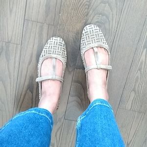 Mary Jane flat